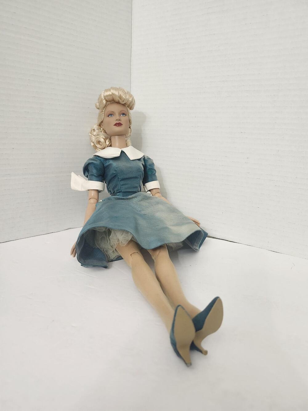 Tonner Wizard of Oz Basic Ozmopolitan 16" Fashion Doll Blue Dress Faded As-Is